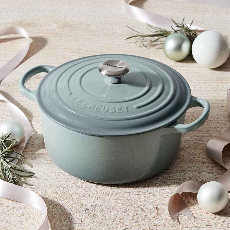 Le Creuset Signature Cast Iron Round Casserole 26cm image number 38
